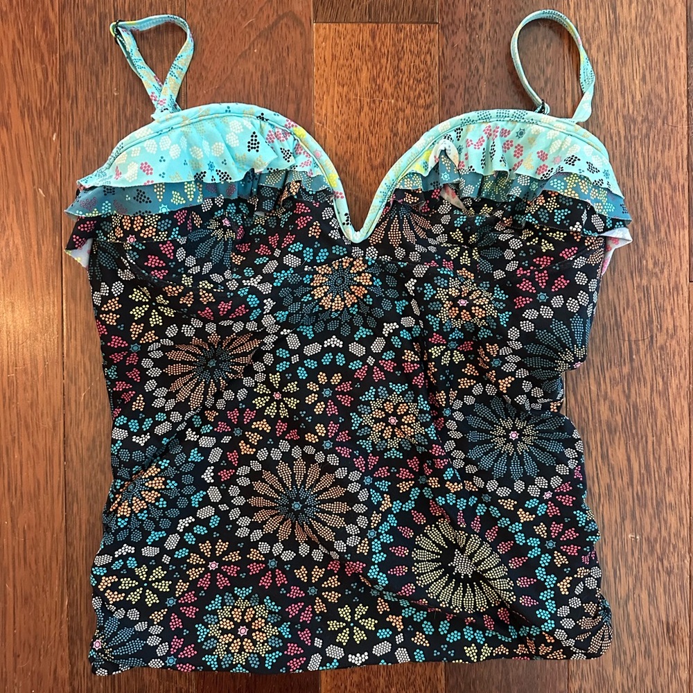 Coco Rave Black Floral Tankini Top. Size XL 38B. Underwire and padding!